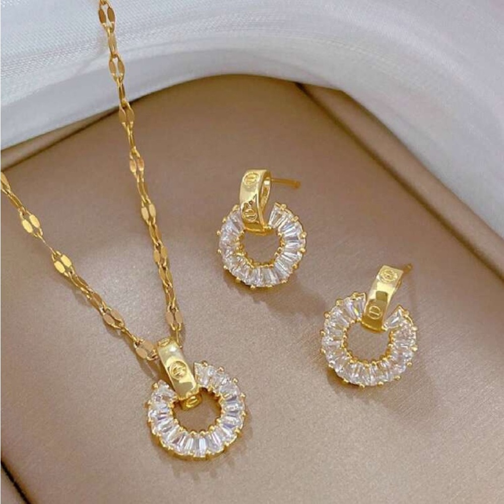 Elegant Gold Jewelry Set
